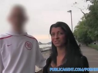 Publicagent e lezetshme brune fucked në hotel si të saj bf waits jashtë