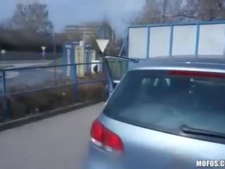 Styggt carwash skönhet fucks henne kund