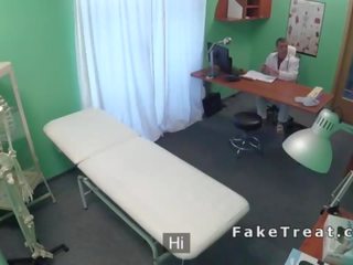 Професор cums на patients дупе от зад