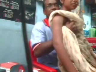 Indisk desi jente knullet av neighbour onkel innsiden butikk