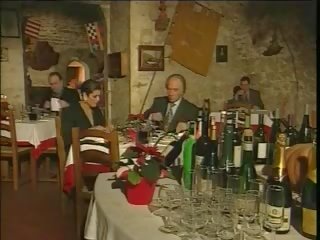 Élégant italien nubile adultère mari sur restaurant