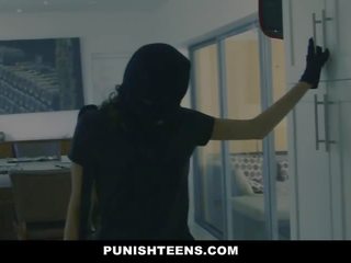 Punishteens - 大 屁股 thief 戴上手铐 和 性交