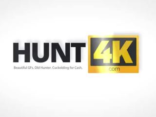 Hunt4k&period; enticing hottie is ziek van arm minnaar en wil contant