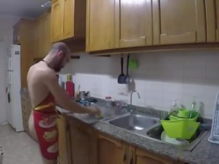 Cooking naken och mat fittor