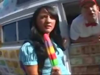 ब्रुनेट strumpet हो जाता है एक पीटर popsicle