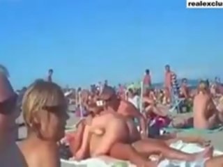 جمهور عري شاطئ مقلاع بالغ قصاصة في الصيف 2015