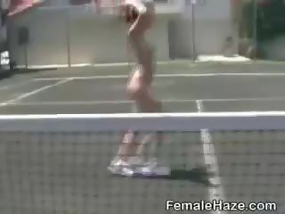 Kolledž tüdrukud saama alasti edasi tennis kohus jooksul hämmastav