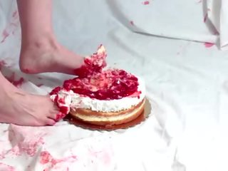 Strawberry cake crush