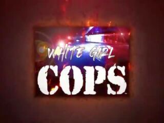 Ебать в поліція - карлик білявка біла молодий жінка cops raid місцевий stash будинок і seize custody з великий чорна джонсон для трахання