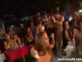 Zabava dekleta zajebal s moški stripper