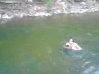 Grande e mamalhuda amadora jovem grávida bolacha a nadar nu em o rio - fuckmehard.club