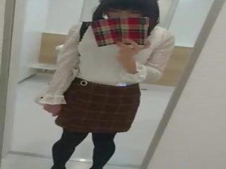 Absolutisht e bukur crossdresser cums handsfree 4