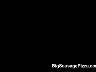 Attraente bruna fare pompino e titsjob per pizza gioventù con pizza su