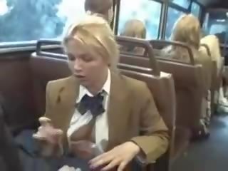 Blondýnka divinity sát asijské kluci čurák na the autobus