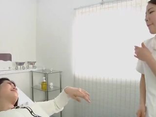 Jaapani lesbid flirty spitting massaaž kliinik subtitled