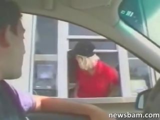 Пич scores гаф флаш в на drive-thru