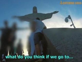 Groots vies video- met een braziliaans telefoontje meisje uitgezocht omhoog van christ de redeemer in rio de janeiro