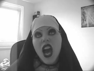 Привлекателен зло монахиня lipsync