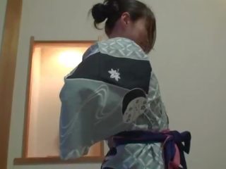 Subtitled necenzurovaný plachý japonská máma jsem rád šoustat v yukata v pov