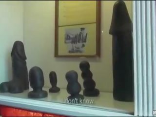 प्रिय दिखाता है टिट्स में sexmuseum के लिए मनी