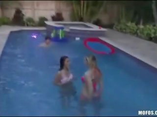 Blonde and brunette retreat to be fucked