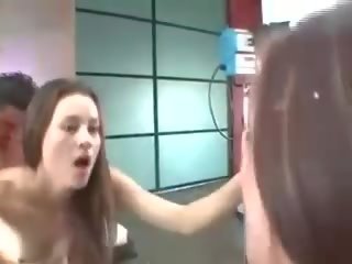 Adoleshent jassie james shtyrë kundër pasqyrë duke parë vete duke fucked nga i madh putz