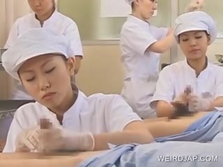 Японська медсестра пріхлебиваніе сперма з з виявилося на член