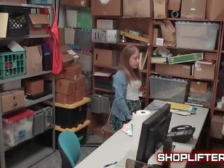 Shoplifting mademoiselle brooke bliss krijgt geneukt